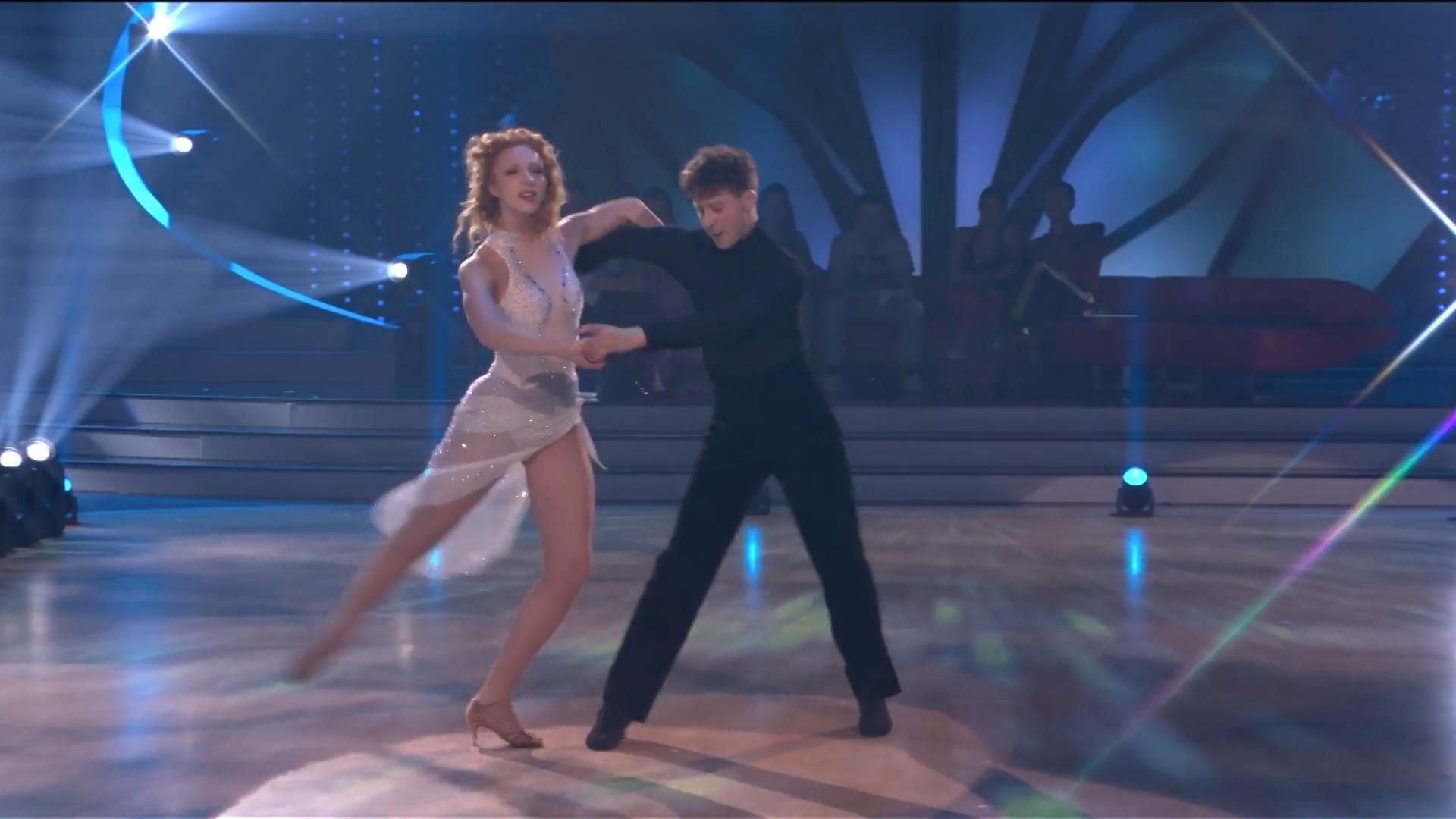 Questa è la ragione della danza improvvisata "più estremo" Anna Ermakova improvvisa "Balliamo"
