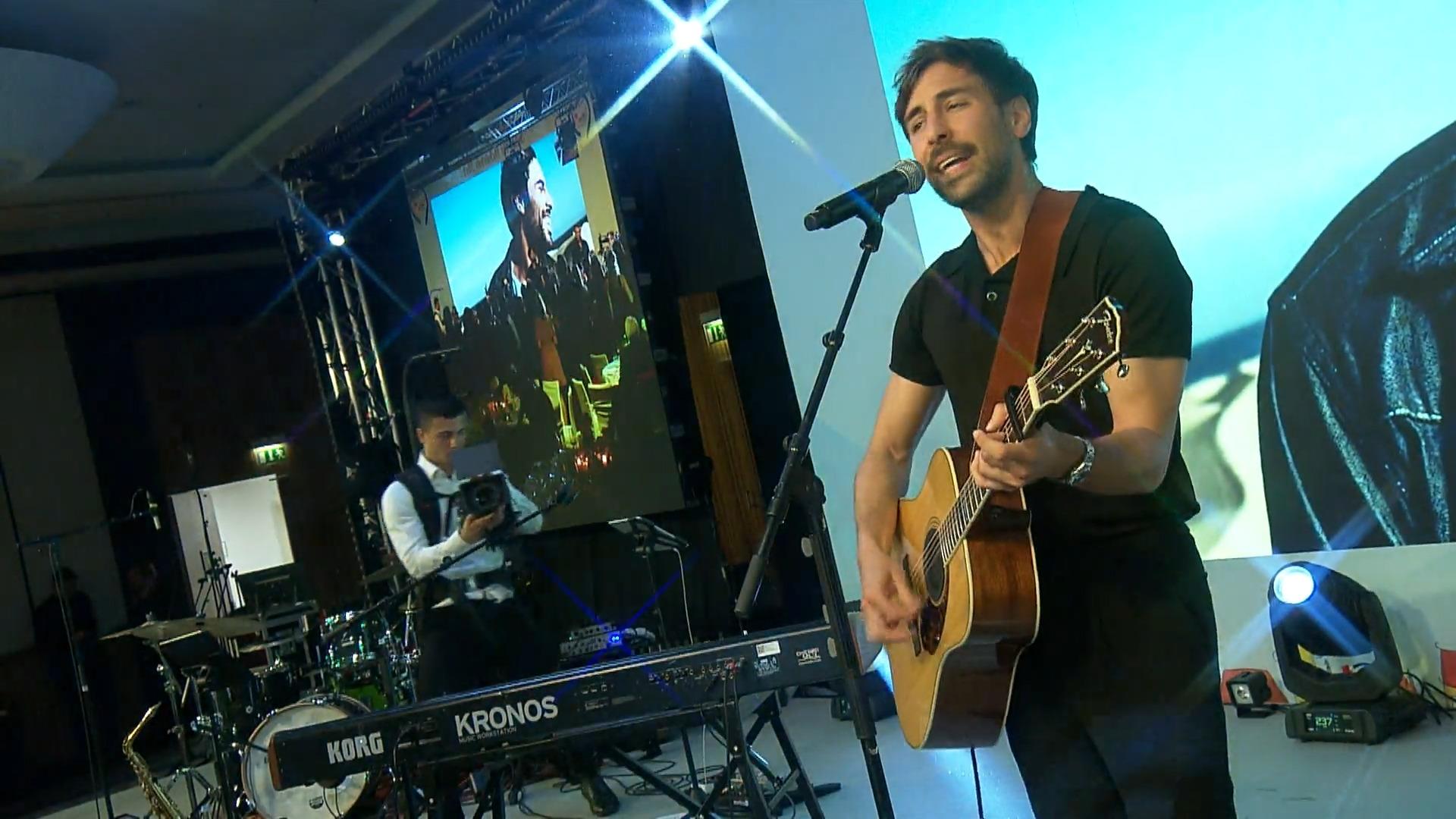 Max Giesinger bei Charity-Gala Düsseldorf