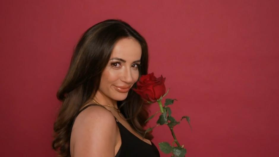 Neue "Bachelorette 2023" Jennifer Saro sucht ihr RosenGlück Sie