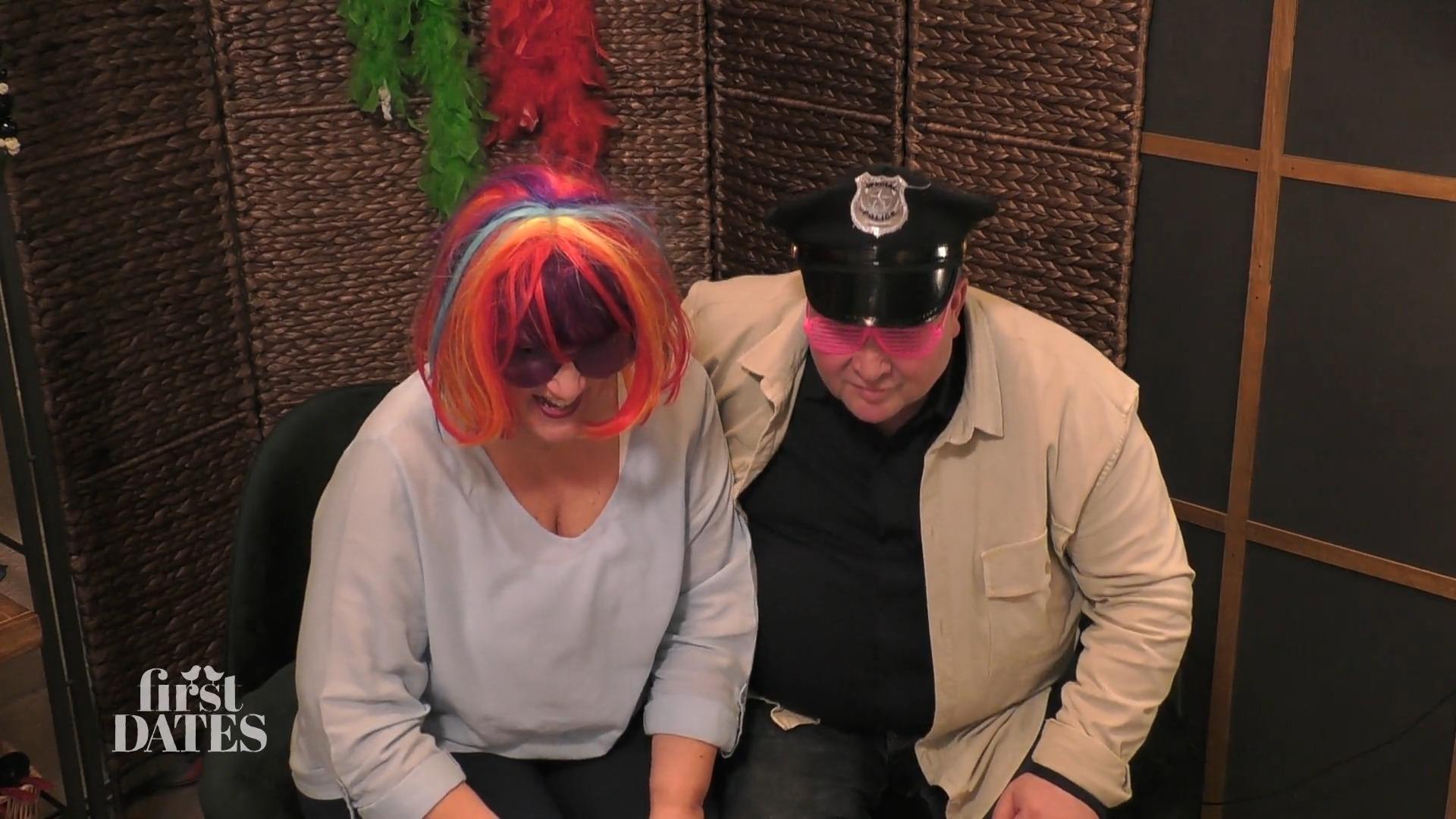 Zwei Karnevalsfan in der Fotobox Verkleidet
