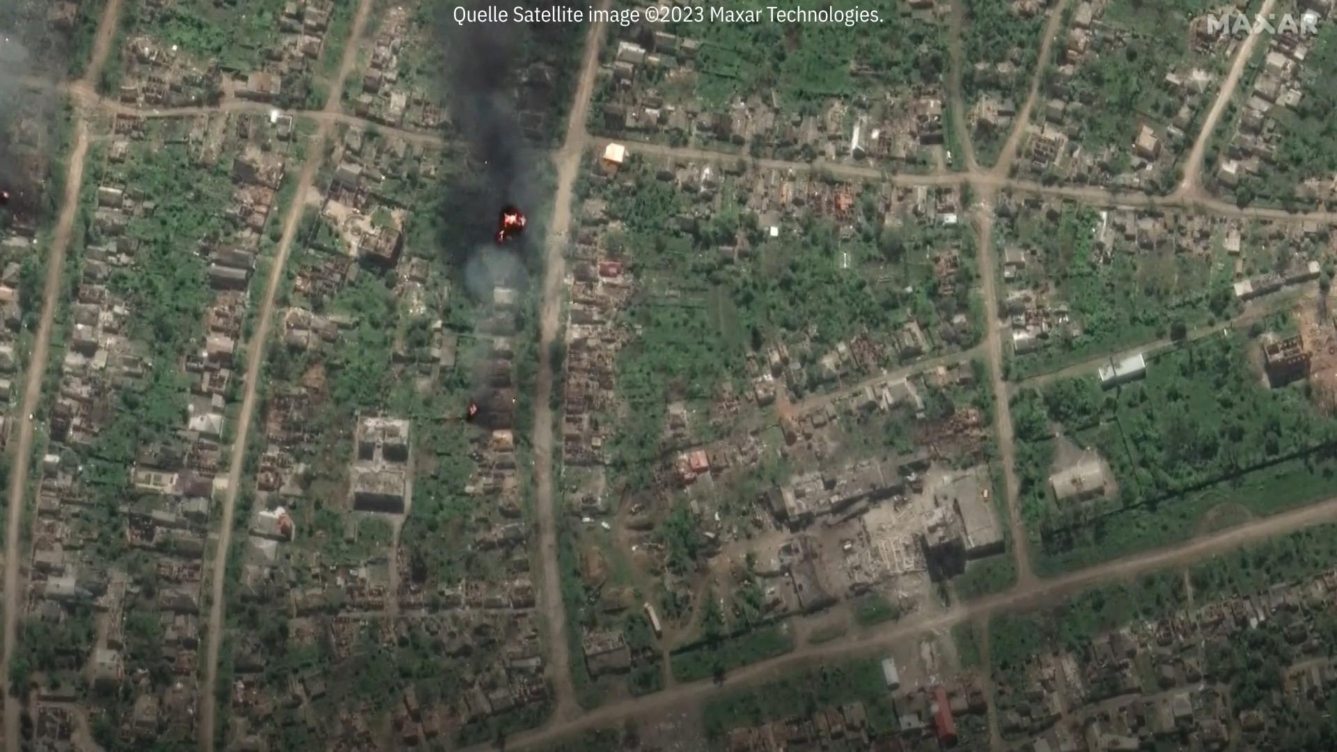 Satellitenbilder zeigen Bachmut vor einem Jahr und heute 