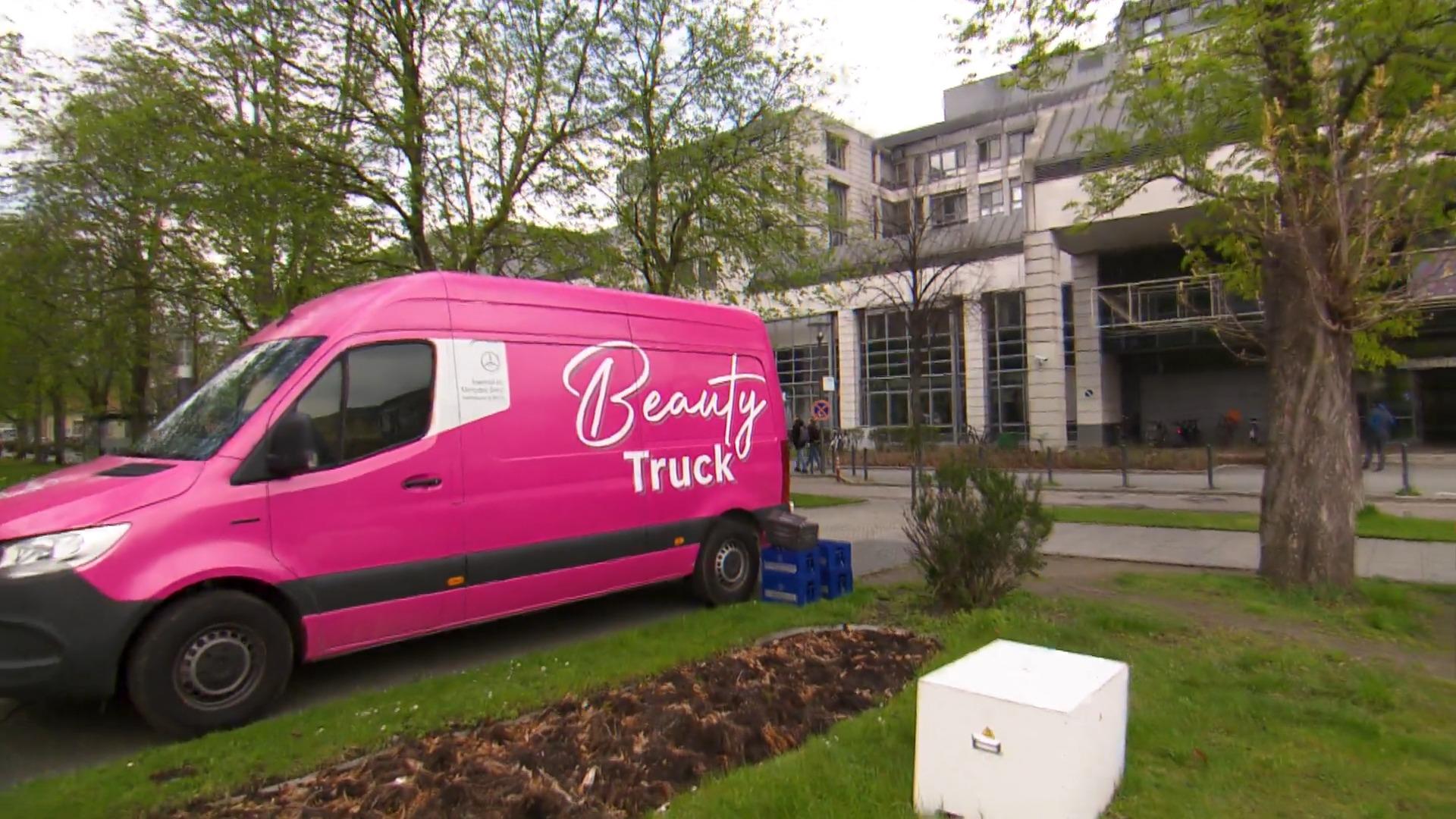 Beauty-Truck für Pflegeheime, Krankenhäuser und Hospize Wellness für die Seele