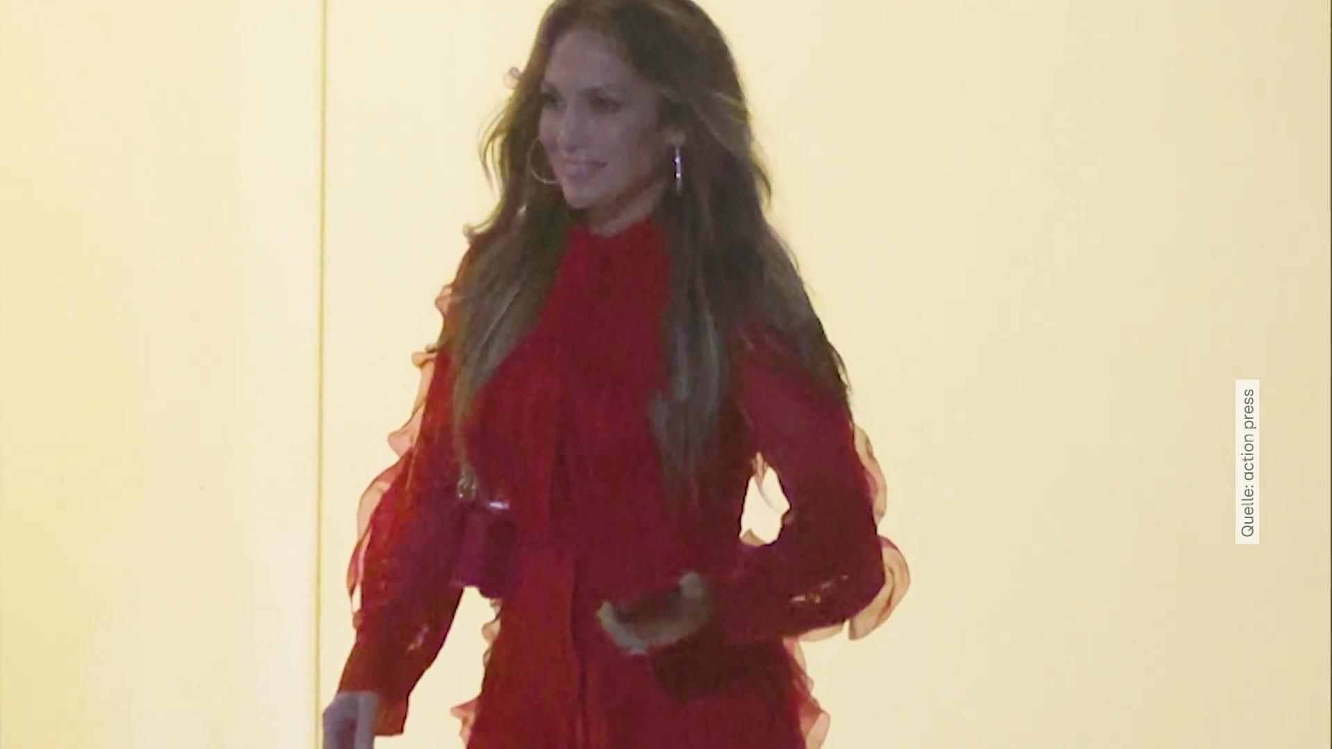 Jennifer Lopez stiehlt allen die Show Hingucker bei Schulaufführung
