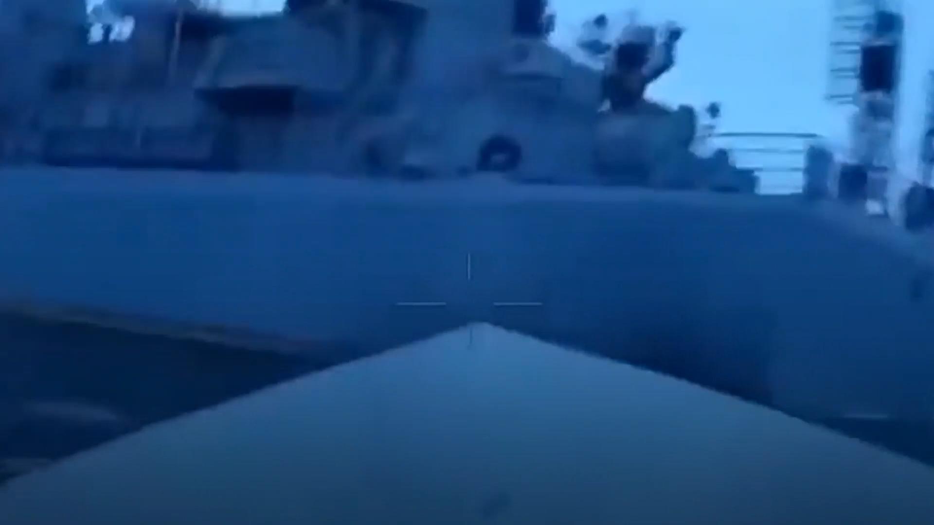 Meeresdrohne rast in russisches Schiff im Schwarzen Meer Video soll Kamikaze-Fahrt zeigen