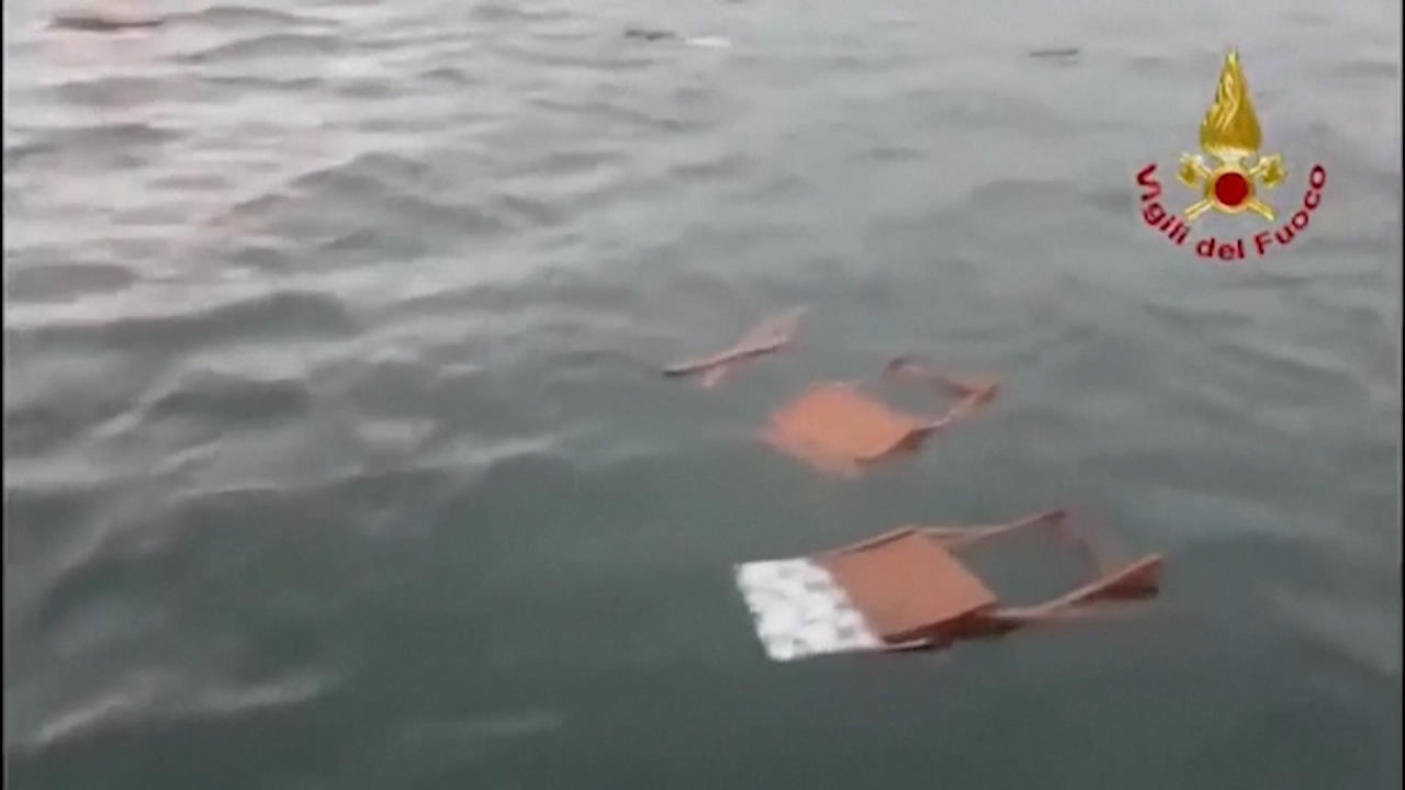 Touristenboot kentert auf dem Lago Maggiore Trotz Unwetterwarnung unterwegs