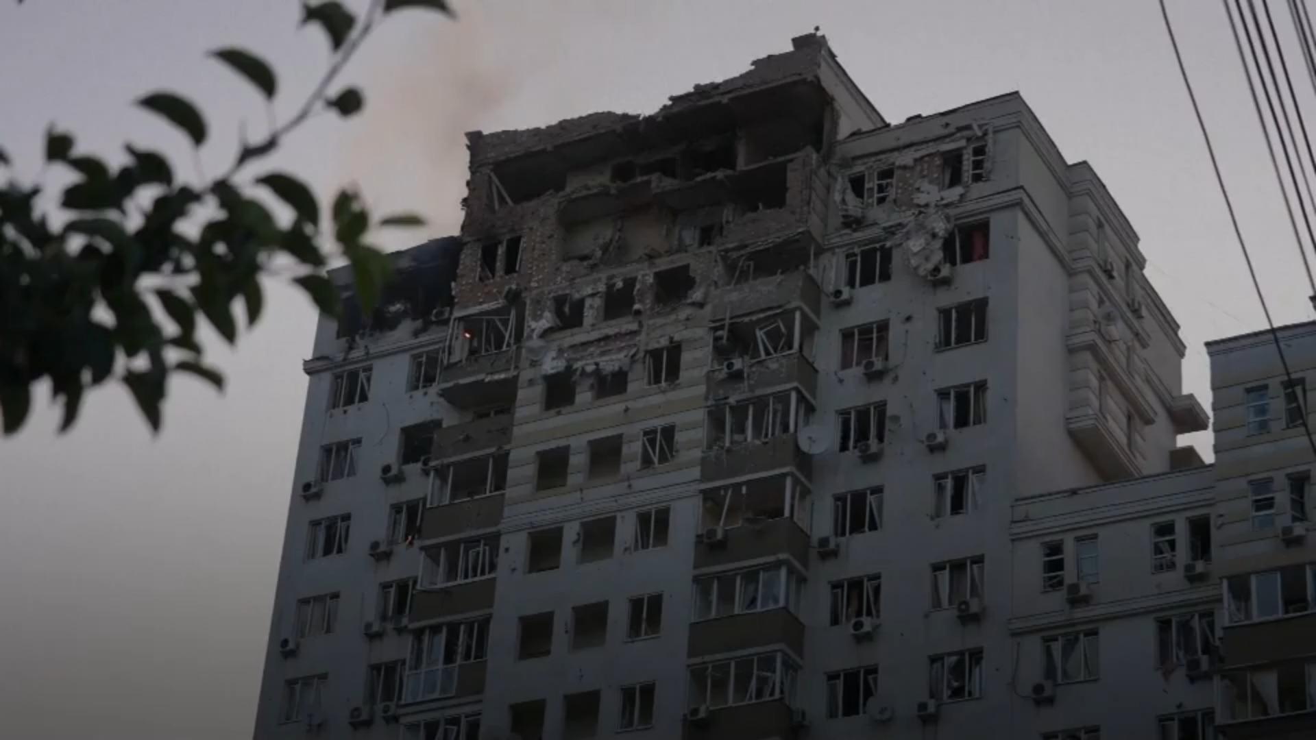 Abgeschossene Drohne setzt Kiewer Hochhaus in Flammen Angriffswelle trifft Hauptstadt