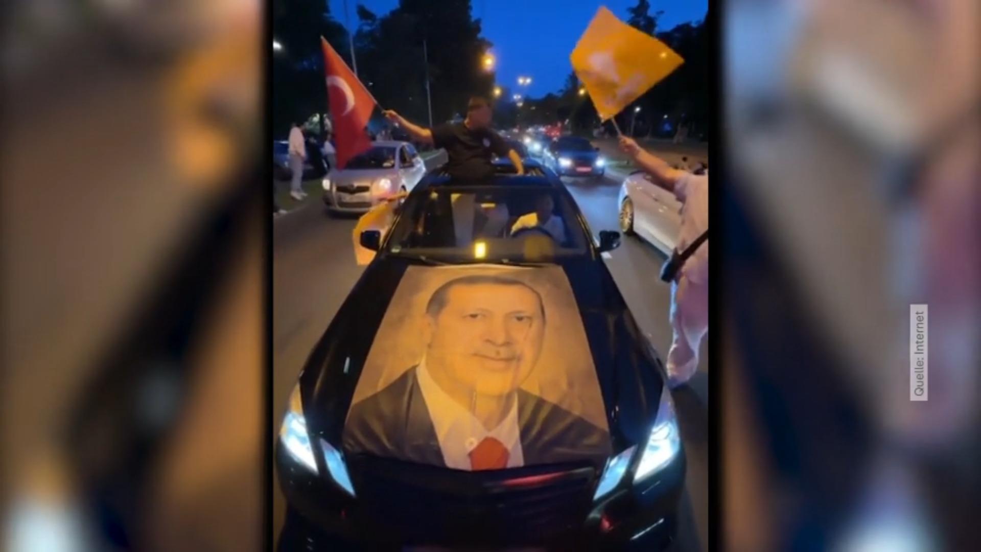 Tausende Anhänger feiern türkischen Präsidenten Erdogan-Feier