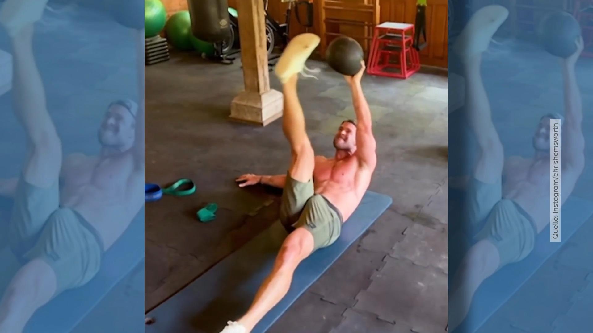 Chris Hemsworth zeigt, wo sein Hammer hängt Workout mit Einblick