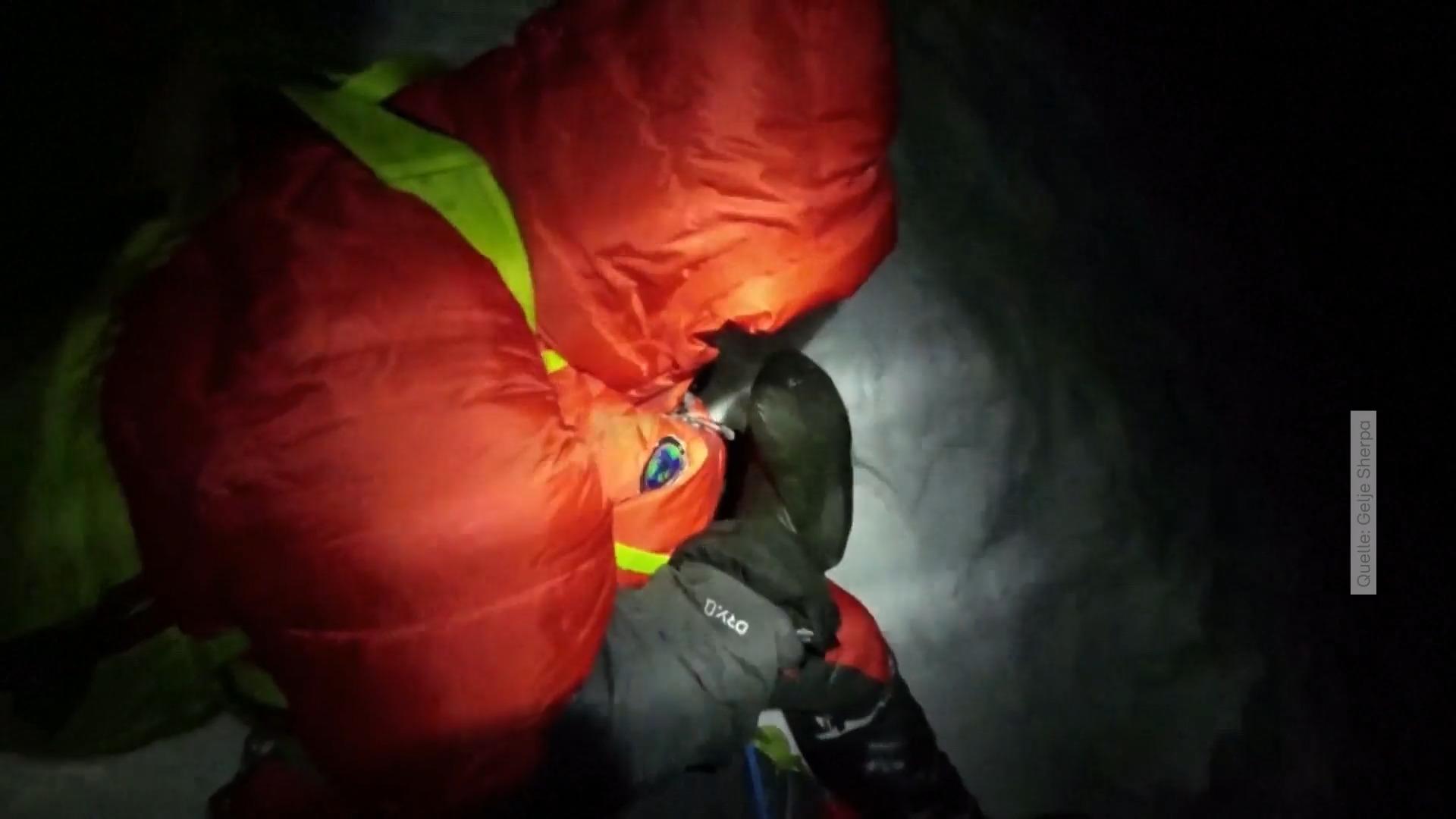 Sherpa findet hilflosen Bergsteiger in der Todeszone Heldentat auf dem Mount Everest