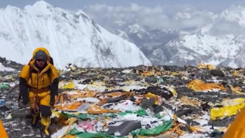 Müll Everest! Video zeigt verschmutzten Himalaya Höchste Mülldeponie der Welt
