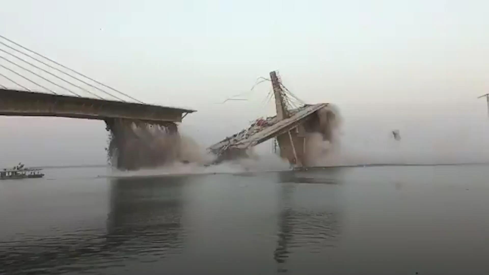 Brücke in Indien stürzt unter mysteriösen Umständen ein 