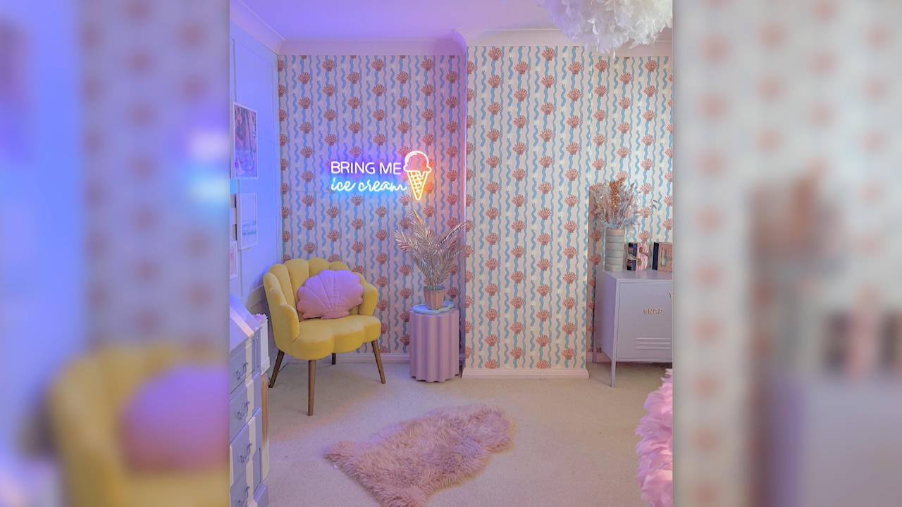 Frau färbt Zimmer neu – für über 200.000 Euro Das reinste Pastell-Paradies!