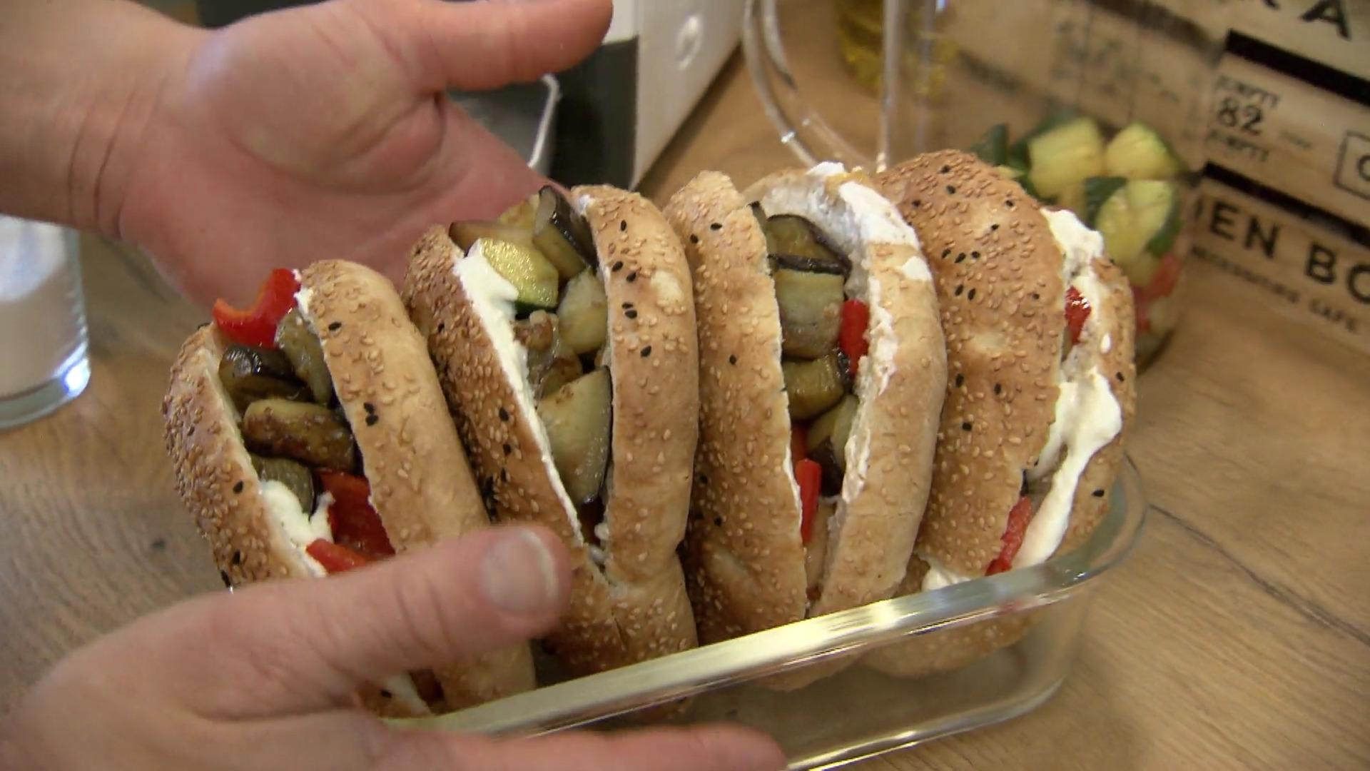 Apakah Anda sudah tahu makanan ringan untuk piknik ini?  Sayuran panggang di Bread & Co.