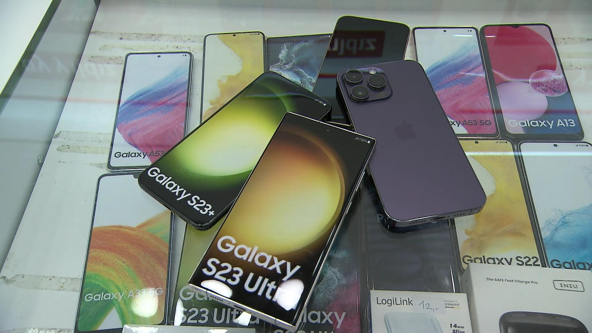 Stiftung Warentest nimmt Handys unter die Lupe Smartphone-Check