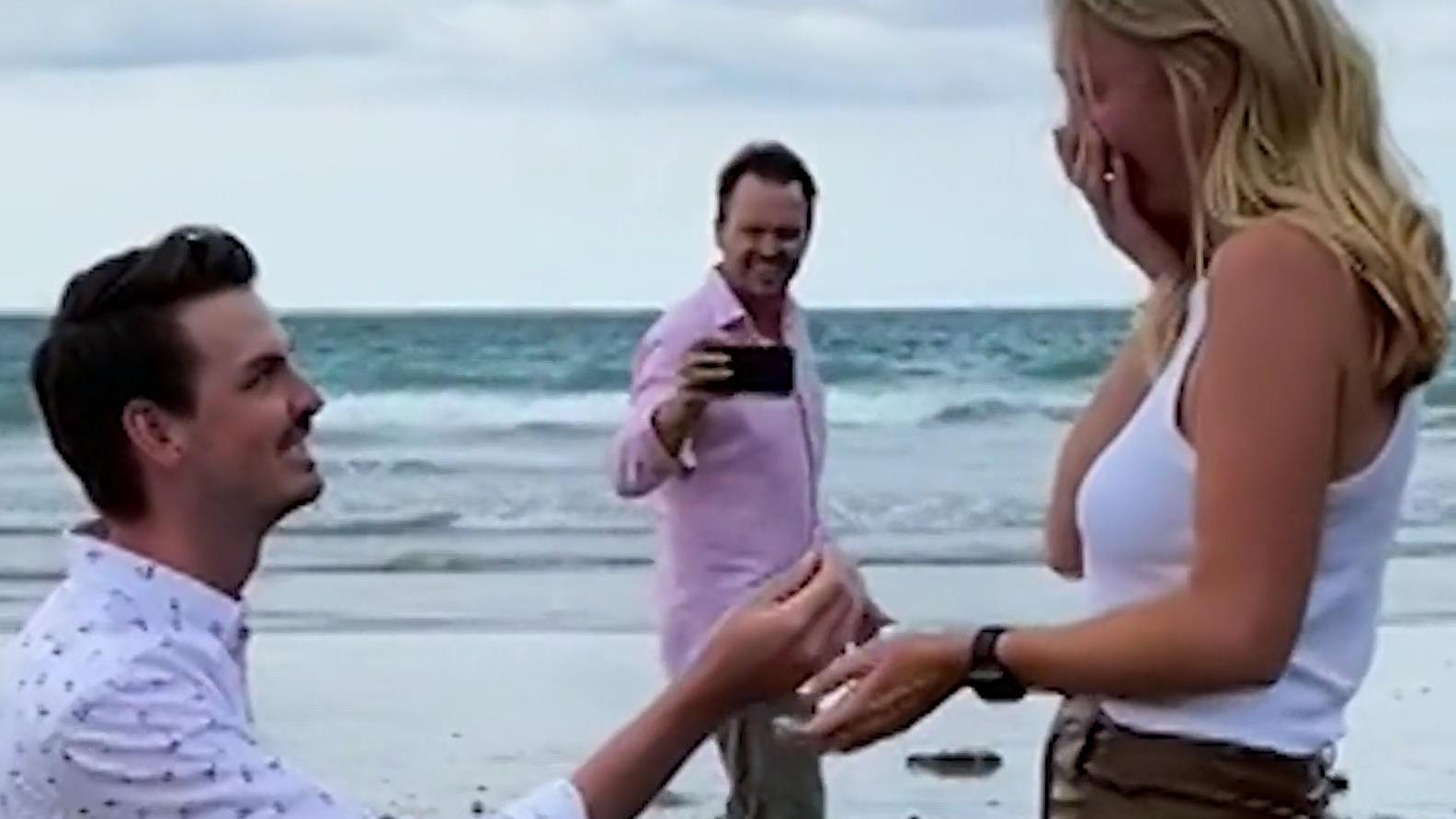 Vater versaut romantisches Verlobungsvideo Er läuft direkt durchs Bild!