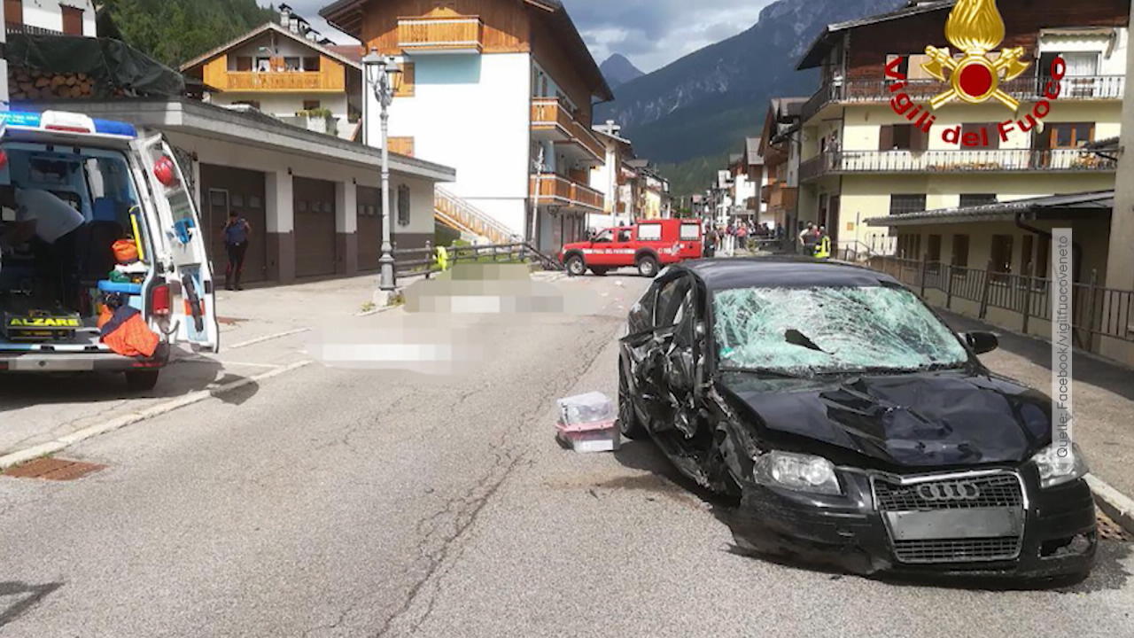 Deutsche (31) rast in Familie: Junge (2), Vater und Oma tot Fahrerin von Handy abgelenkt?