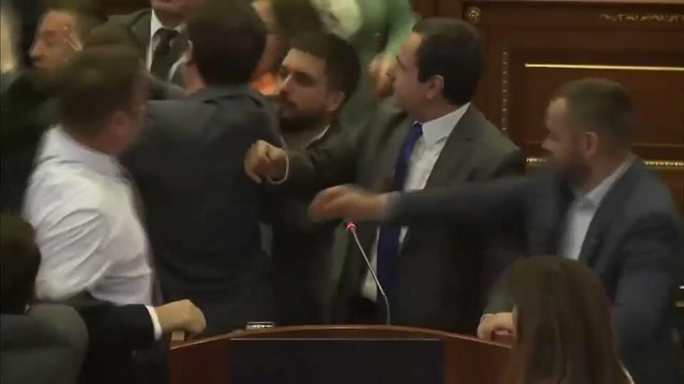 During a speech: a quarrel in the Parliament of Kosovo!  Water attack, cheering and fighting