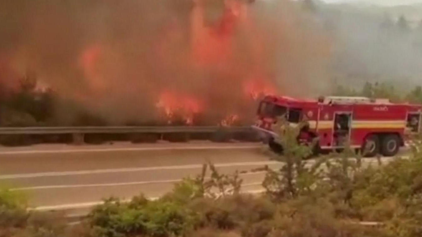 Flammenhölle auf Rhodos! Anwohner werden evakuiert
