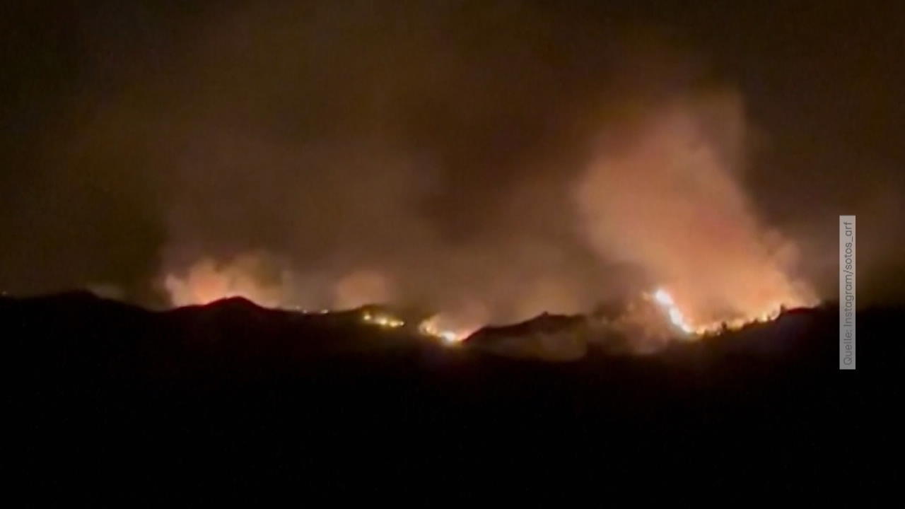 Feuer auf Rhodos sind außer Kontrolle Urlauber in den Flammen
