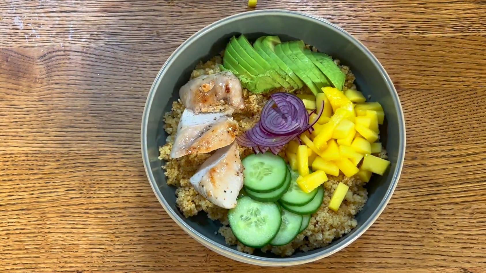 Schnelles Rezept von Steffen Henssler: Couscous-Bowl mit Hähnchen ...