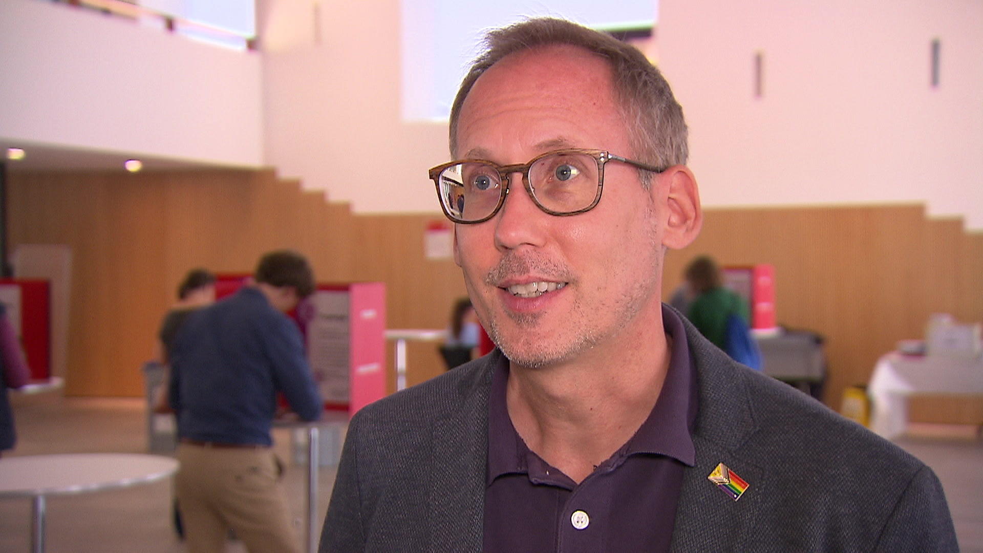 Kai Klose (Bündnis 90/Die Grünen) darf nun Blut spenden Blutspenden als Homosexueller