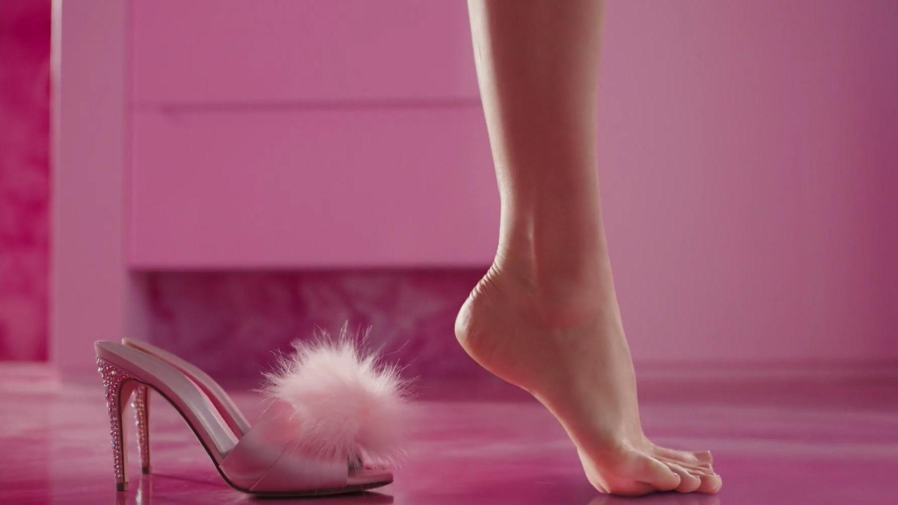 Expertin: Darum ist Vorsicht geboten! "Barbie Feet Challenge"