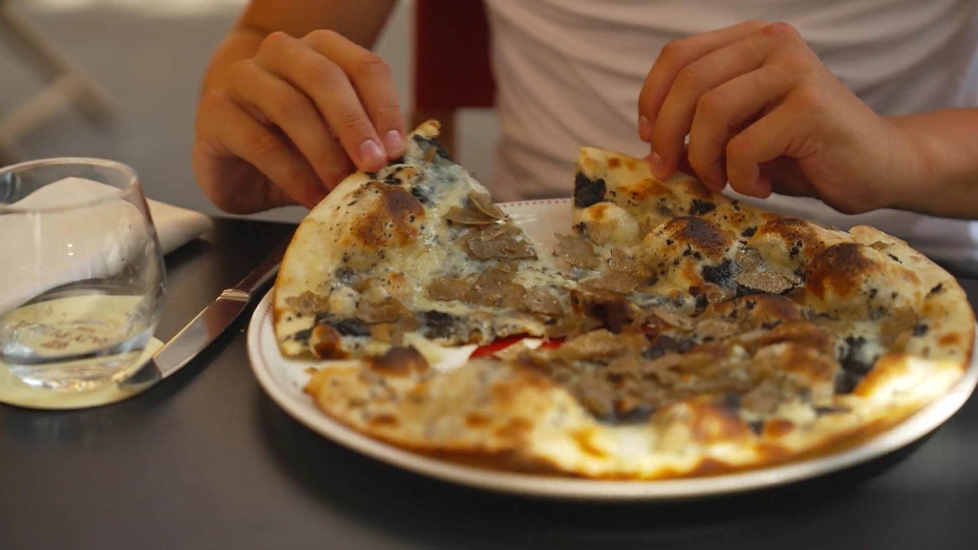 Eine Pizza für 68 Euro! Touristenabzocke oder Luxus-Essen? Aufruhr in Italien