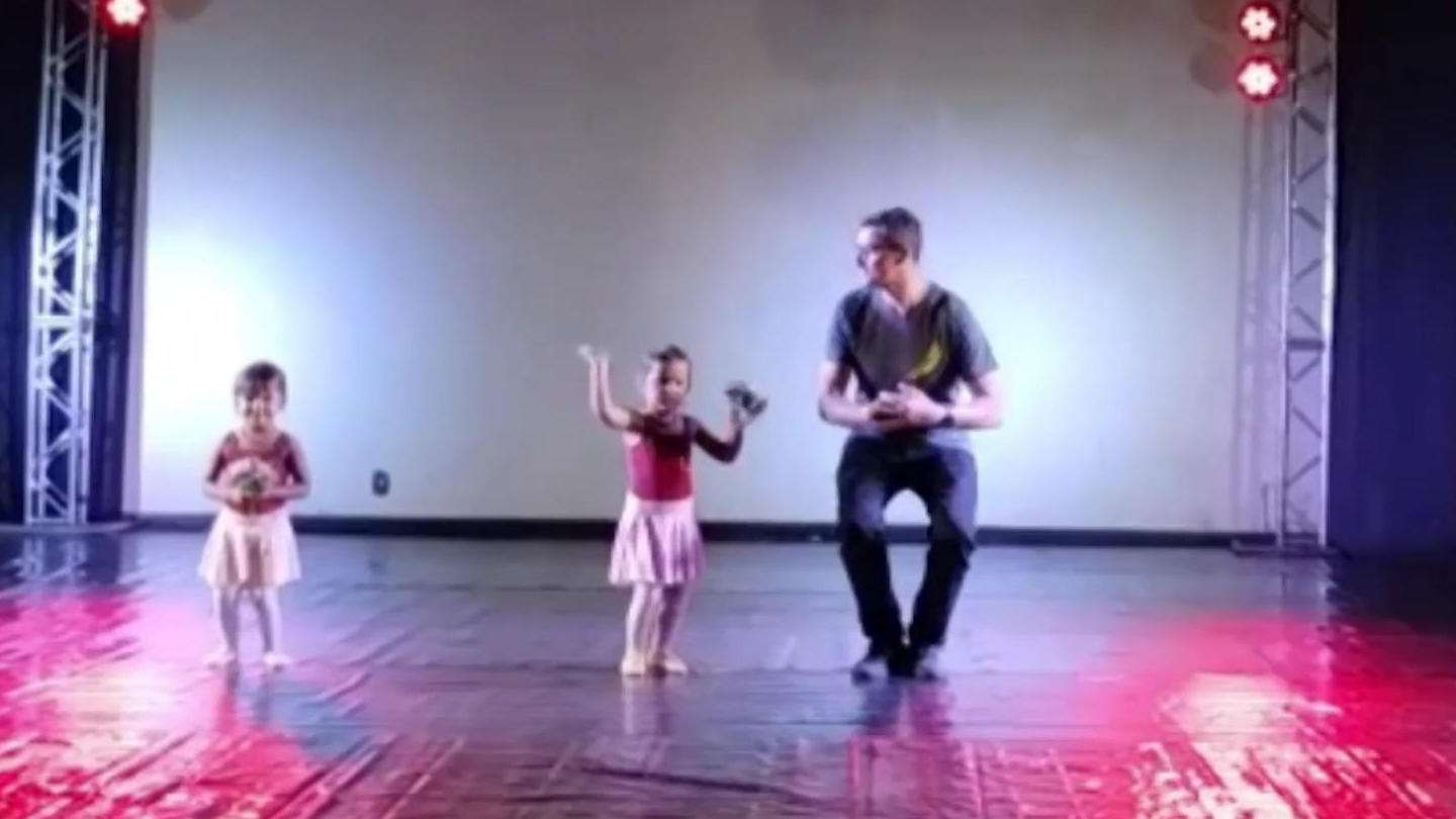 Papà diventa ballerina per sua figlia Improvvisamente Plié pro!