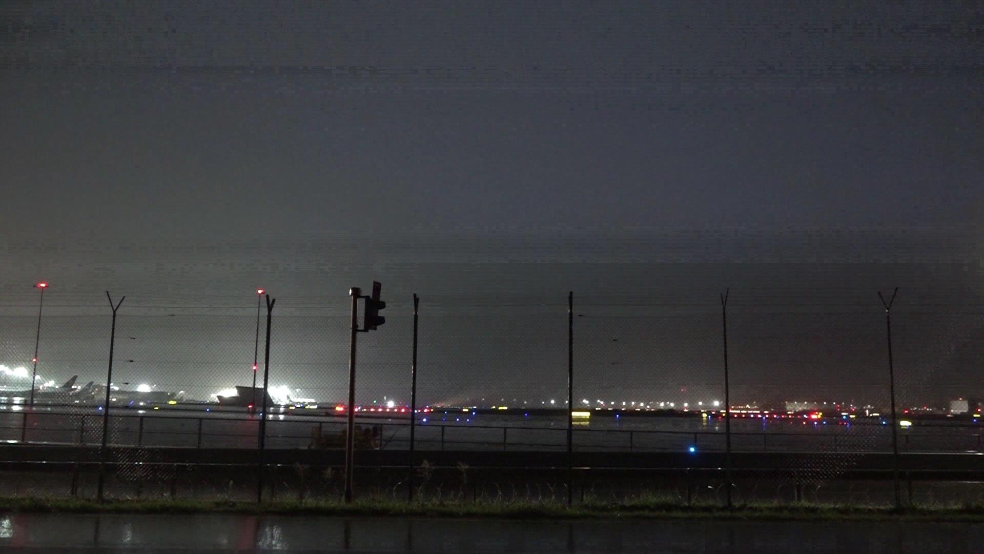 Starkregen legt Frankfurter Flughafen lahm Unwetter über ganz Deutschland