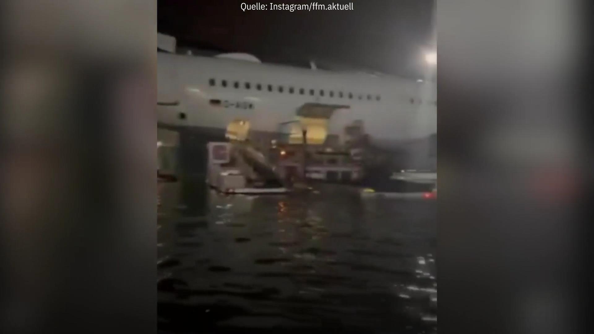 Regenmassen treffen Frankfurt, Flugzeuge stehen im Wasser Südbahnhof komplett geflutet