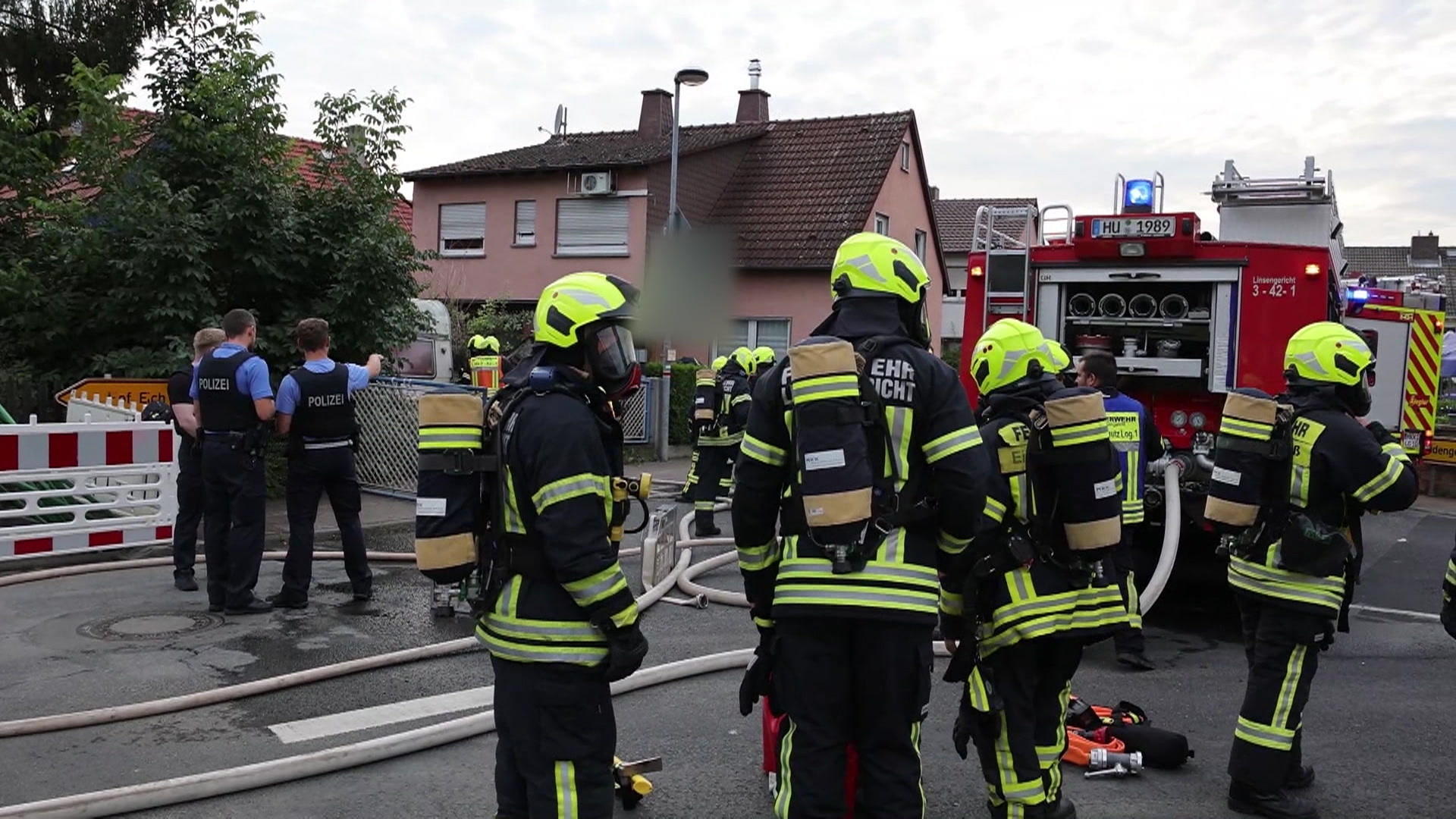 Brand im Messie-Haus von Geislitz Bewohner und Hunde gerettet