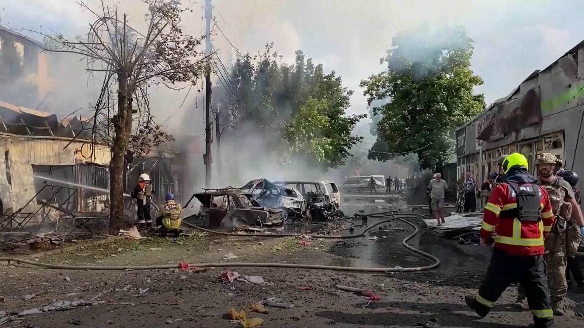 Mindestens 17 Tote bei Angriff in Ukraine Rakete kracht auf Markt