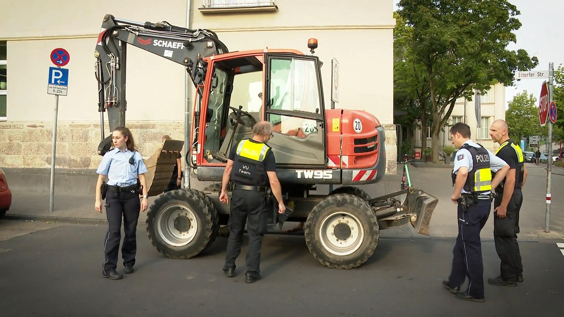 Fußgänger stirbt an Unfallstelle Bagger-Unfall