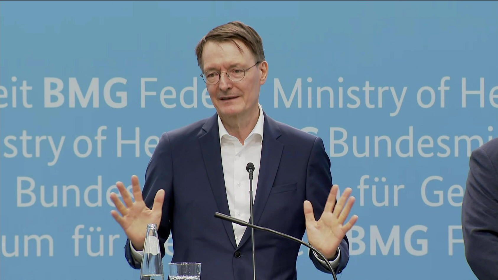"Bitte, keine Hamsterkäufe" Karl Lauterbach appelliert an die Eltern