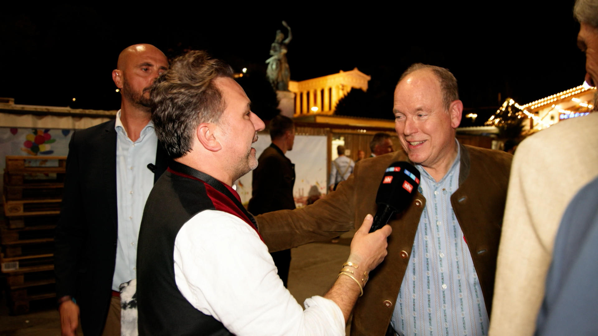 Royaler Besuch auf dem Oktoberfest Fürst Albert in München