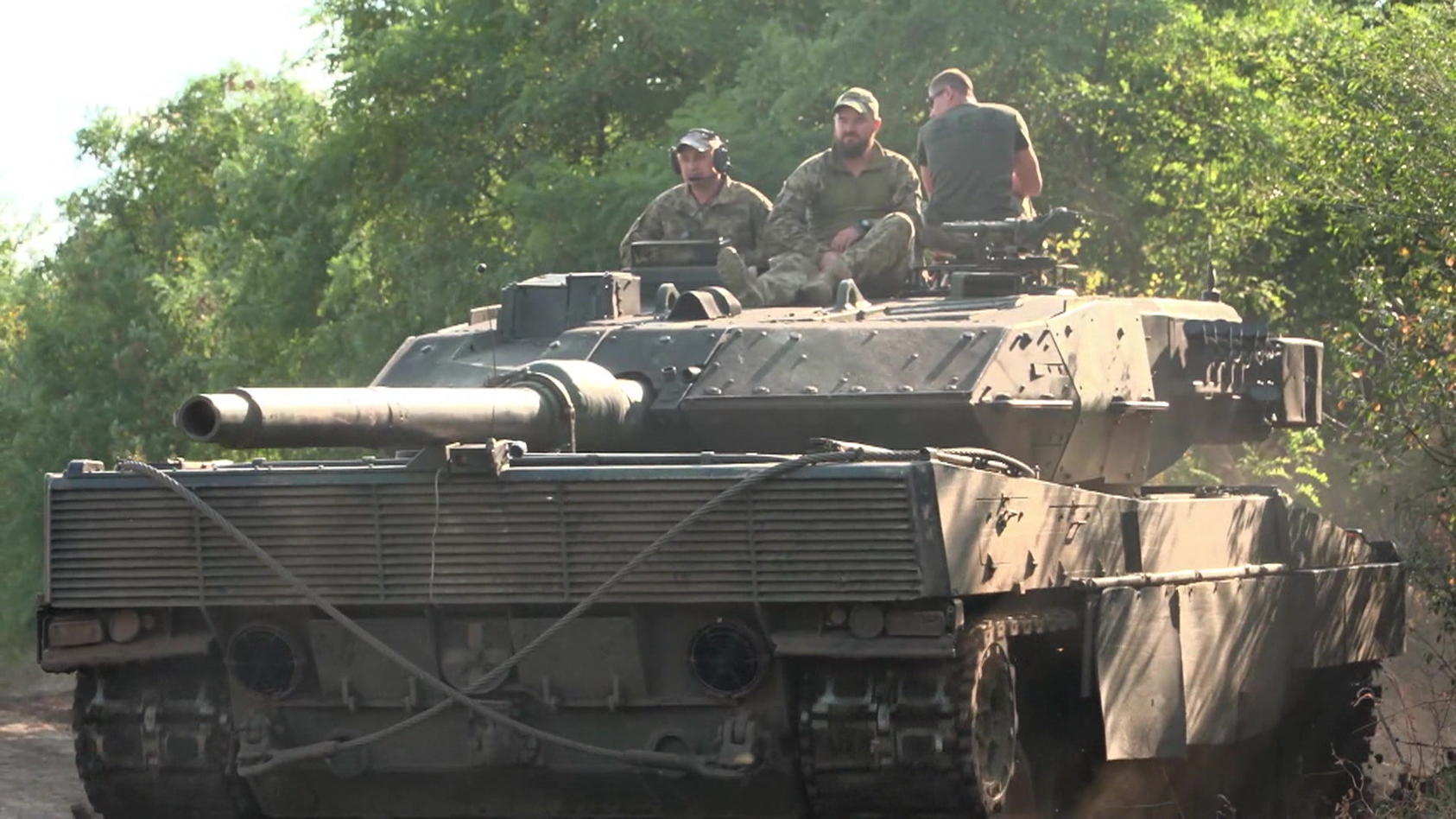 Seltene Bilder: Deutscher Panzer Leopard im Einsatz RTL-Reporterin Kavita Sharma trifft Soldaten