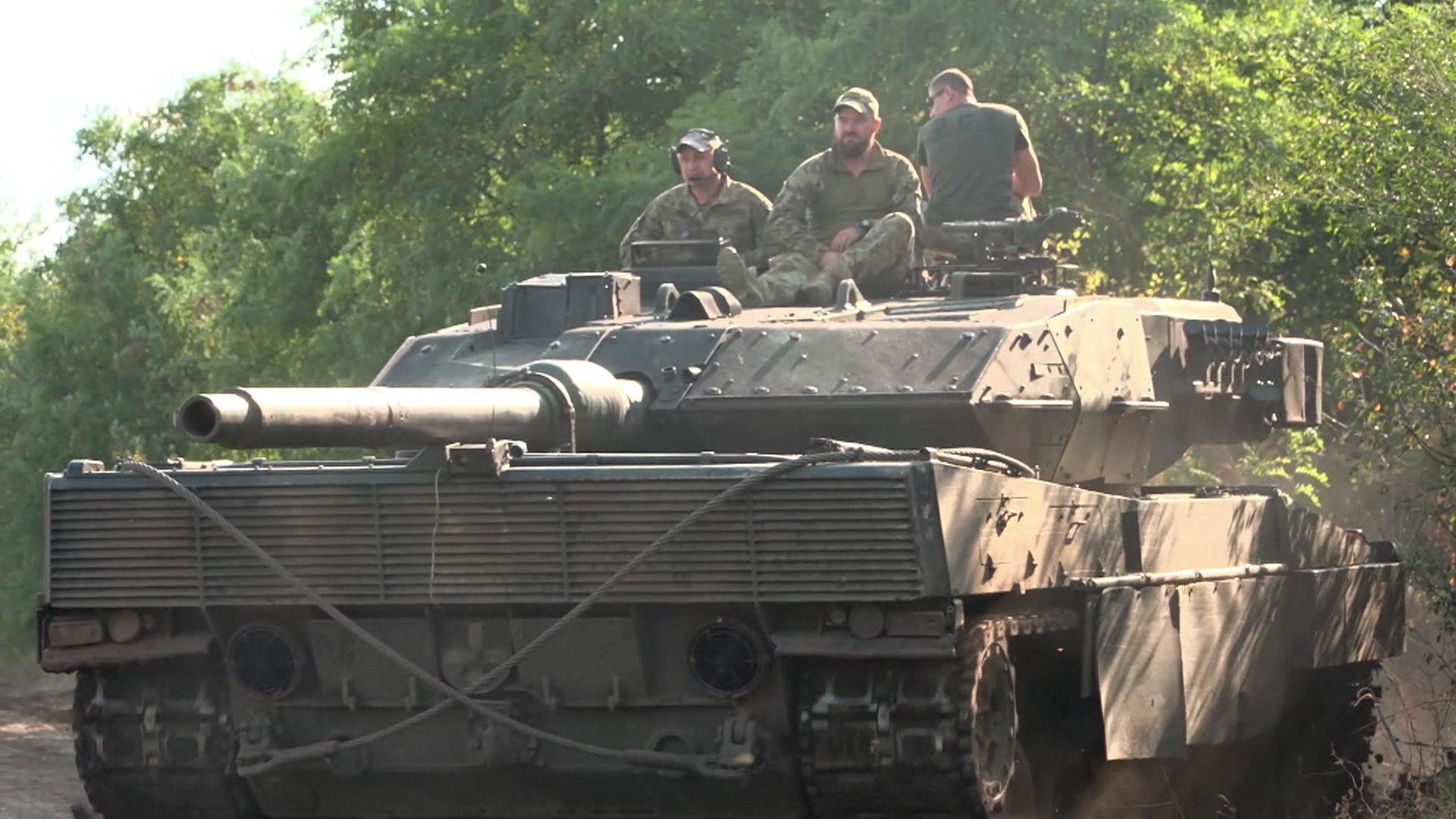 Seltene Bilder: Deutscher Panzer Leopard im Einsatz RTL-Reporterin Kavita Sharma trifft Soldaten