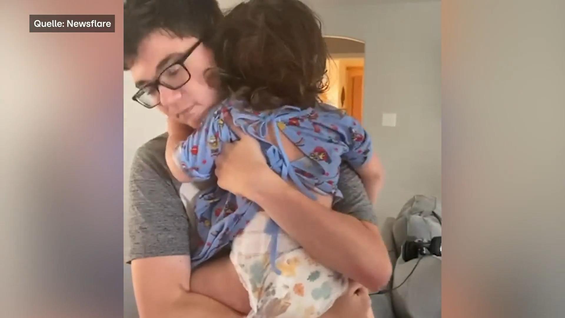 Bruder rettete Schwester das Leben Endlich sehen sie sich wieder!