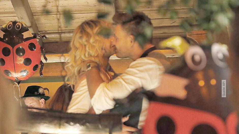 Bill Kaulitz Heiße Knutscherei mit Männermodel auf Oktoberfest