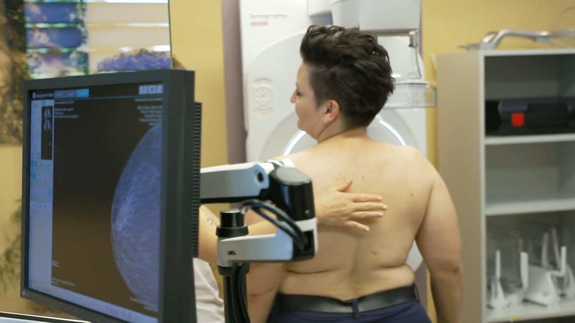 Brustkrebs: Wartezeiten für Mammographie-Termine explodieren Bis zu ein Jahr bis zum Termin