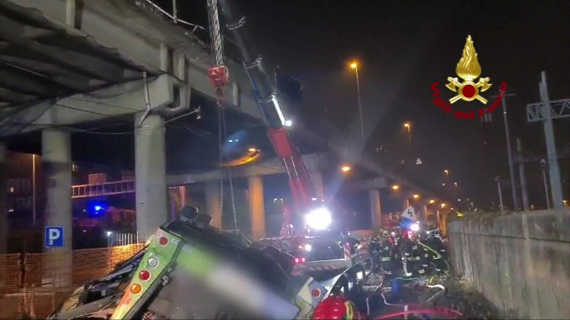 21 mrtvých po nehodě autobusu v Benátkách.  Tragická nehoda!
