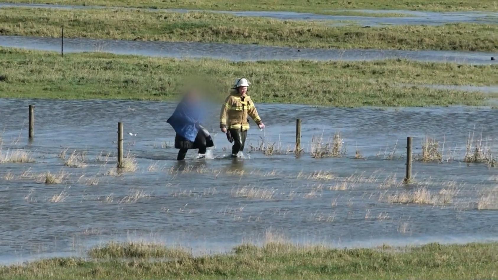 Familie in letzter Sekunde aus Watt gerettet Mädchen 8 stand schon