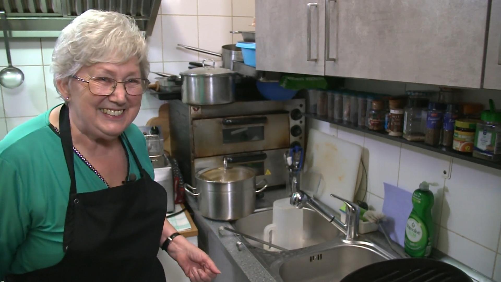 Christel kocht auch mit 71 noch gerne für ihre Gäste Rente? Nicht mir mir!
