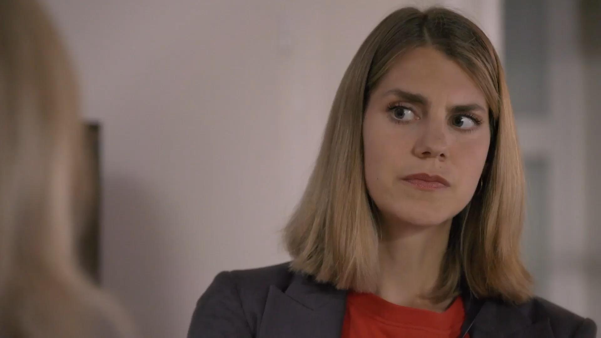 Stella erwischt ihre Mutter beim Schnüffeln „Unter uns“-Folge vom 27.10.23