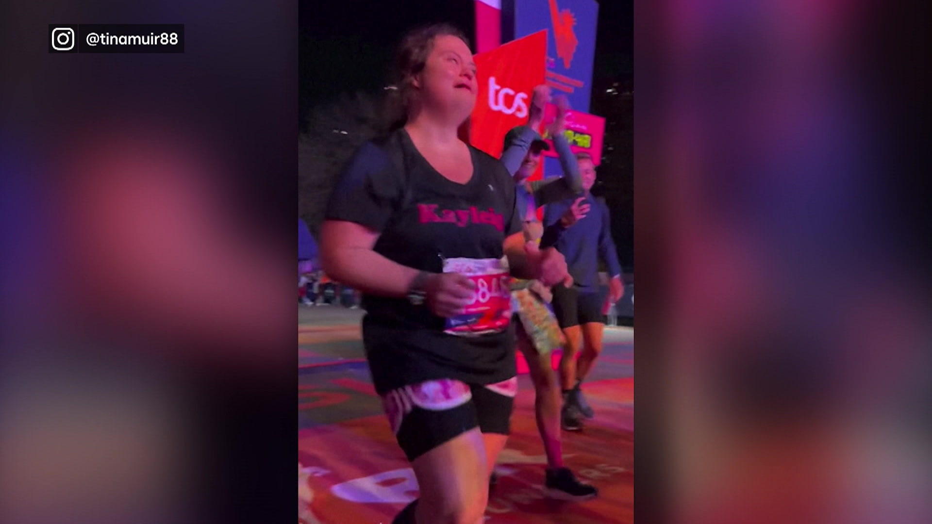 Frau mit Down-Syndrom läuft Marathon - im Ziel passiert DAS Gegen alle Widerstände