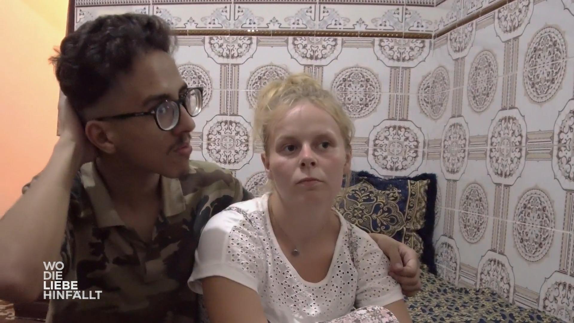 Sarah besucht ihren Freund und dessen Familie Konservative Werte