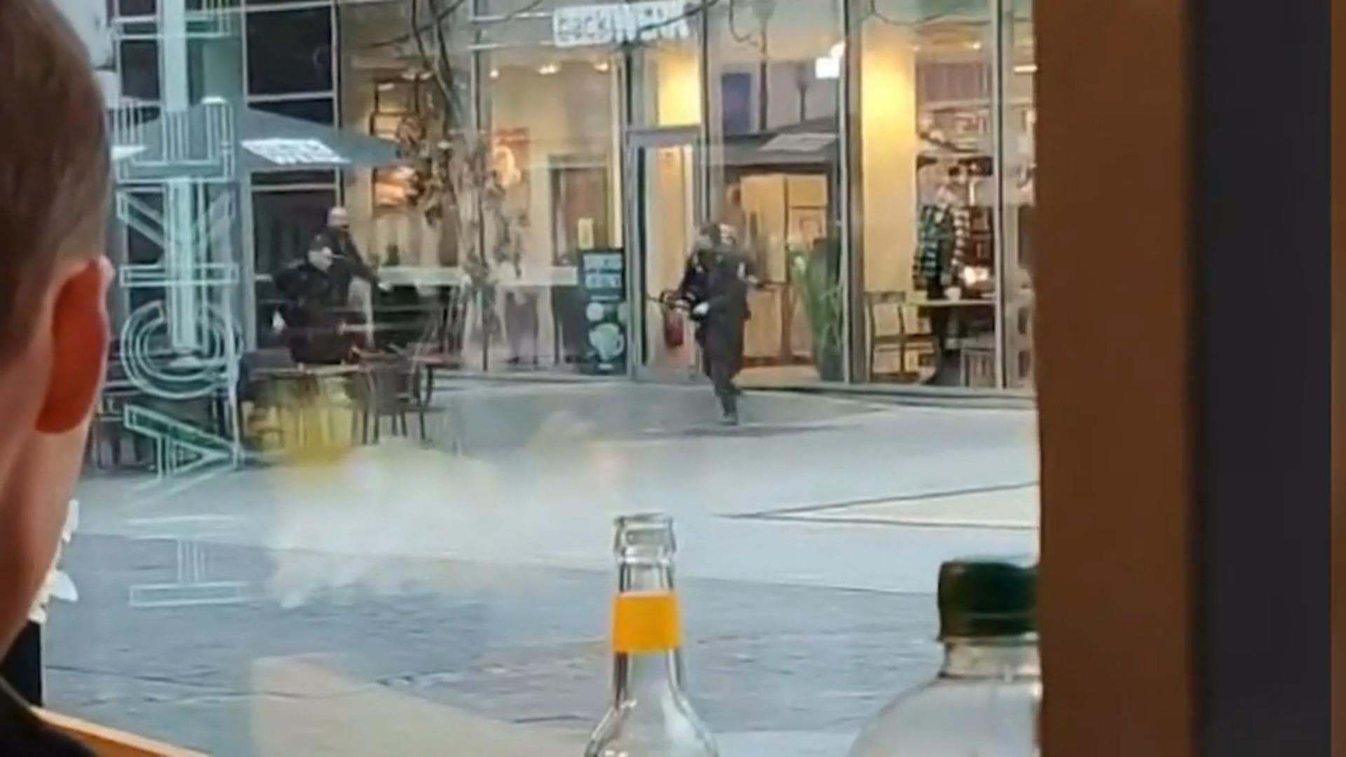 Polizei schießt auf Mann in Gummersbacher Innenstadt Augenzeugen Il mio film!