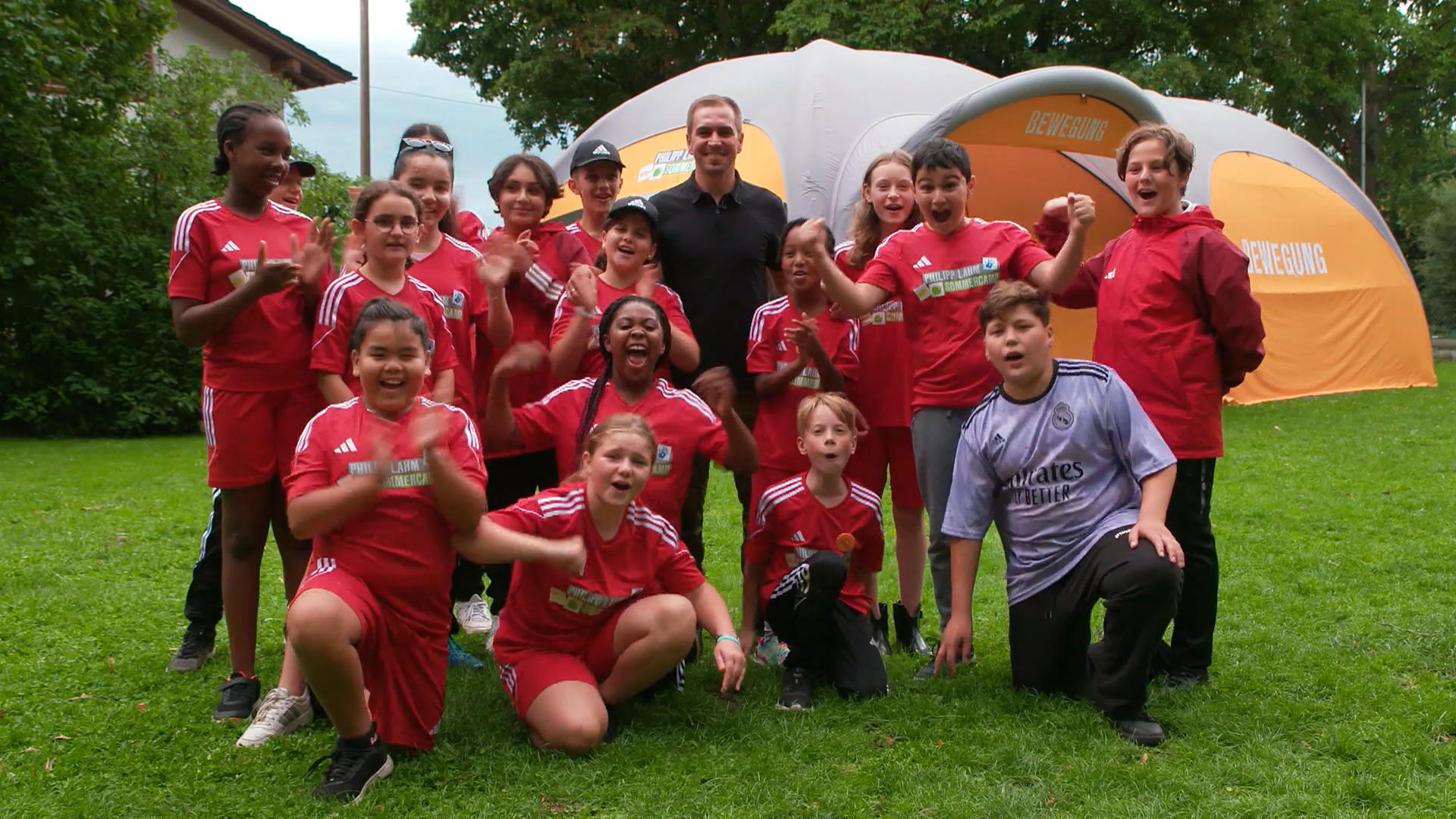 Wichtige Auszeit in den Philipp Lahm Sommercamps Benachteiligte Kinder und Jugendliche