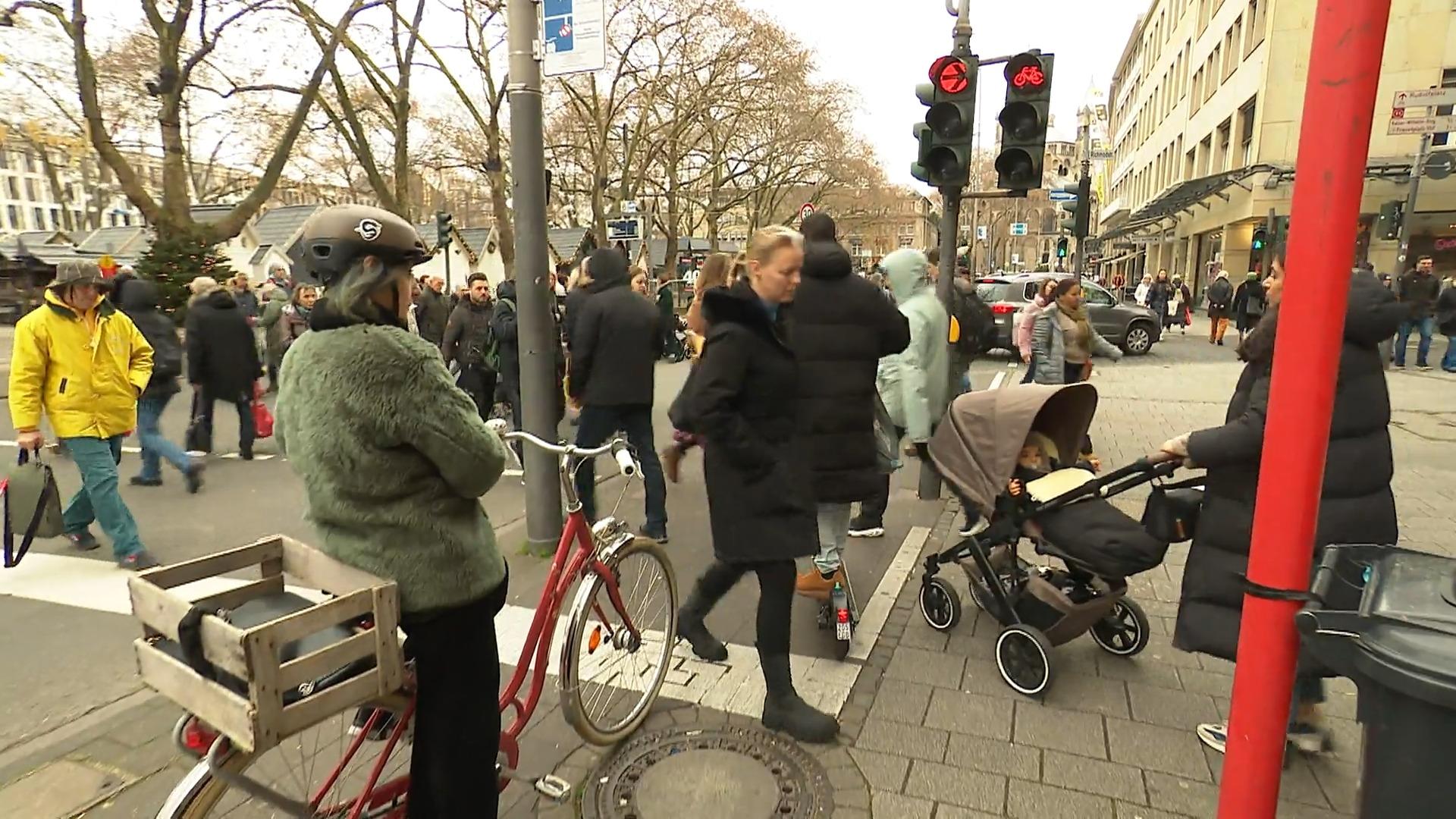 Fußgänger in Köln unsicher ADAC