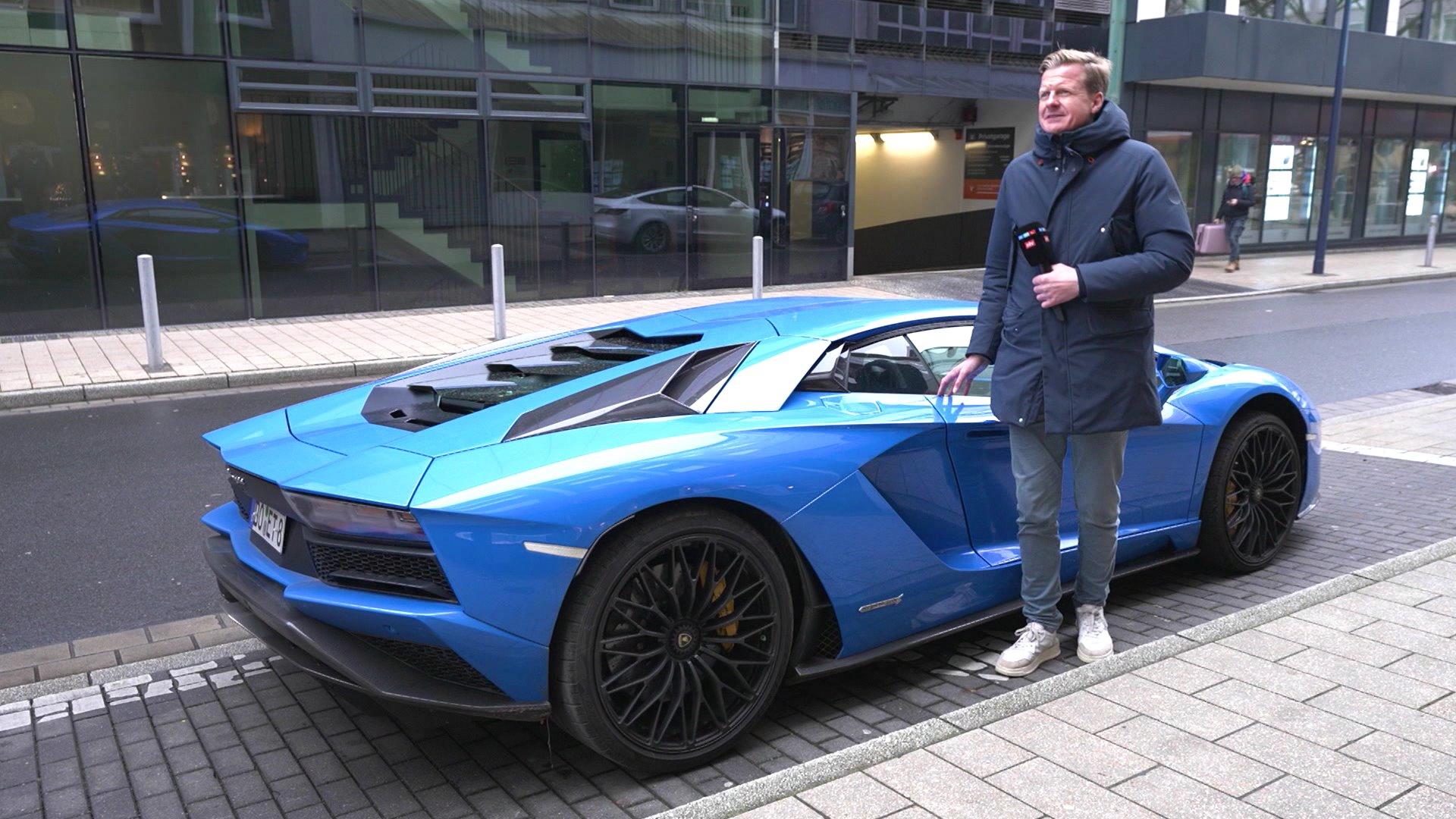 El periodista de RTL examina Lamborghini Ese granjero busca una mujer: ¿un coche de lujo como potenciador de las citas?